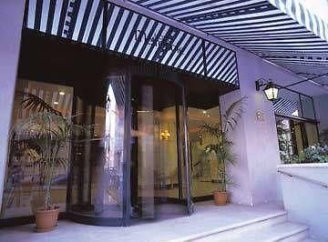 Metropole Hotel Аура Екстер'єр фото