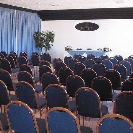 Metropole Hotel Аура Екстер'єр фото